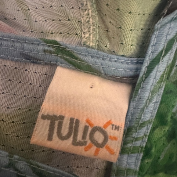 Tulio Sleeveless Hoodie Small Gently worn 100% polyamide 18" armpit to armpit - Picture 3 of 4